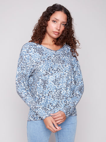 CHARLIE B C1292GPK LONG SLEEVES PRINTED V-NECK KNIT TOP- 2 COLOURS
